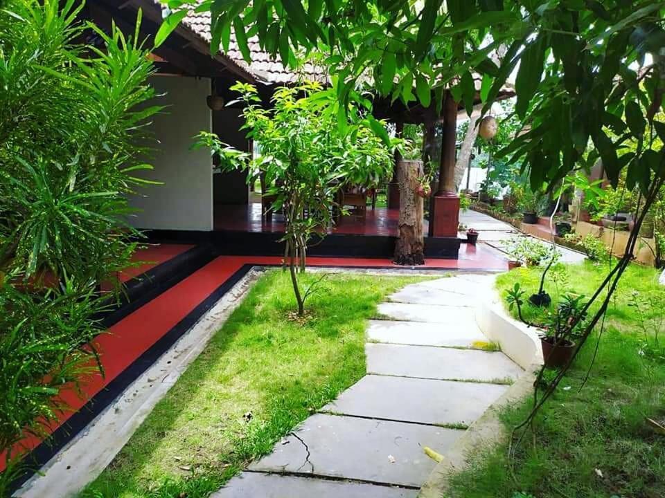 Ambadi'S Villa -Lake View Resort Pallipuram Exterior foto