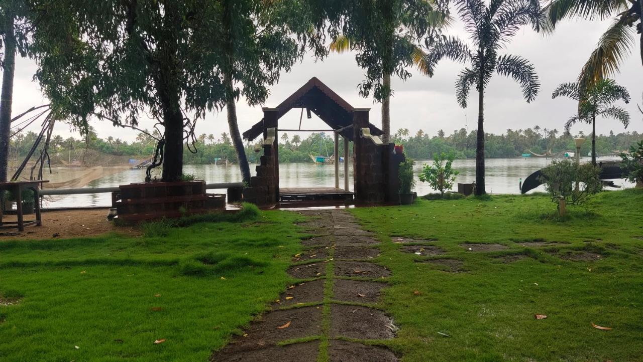 Ambadi'S Villa -Lake View Resort Pallipuram Exterior foto
