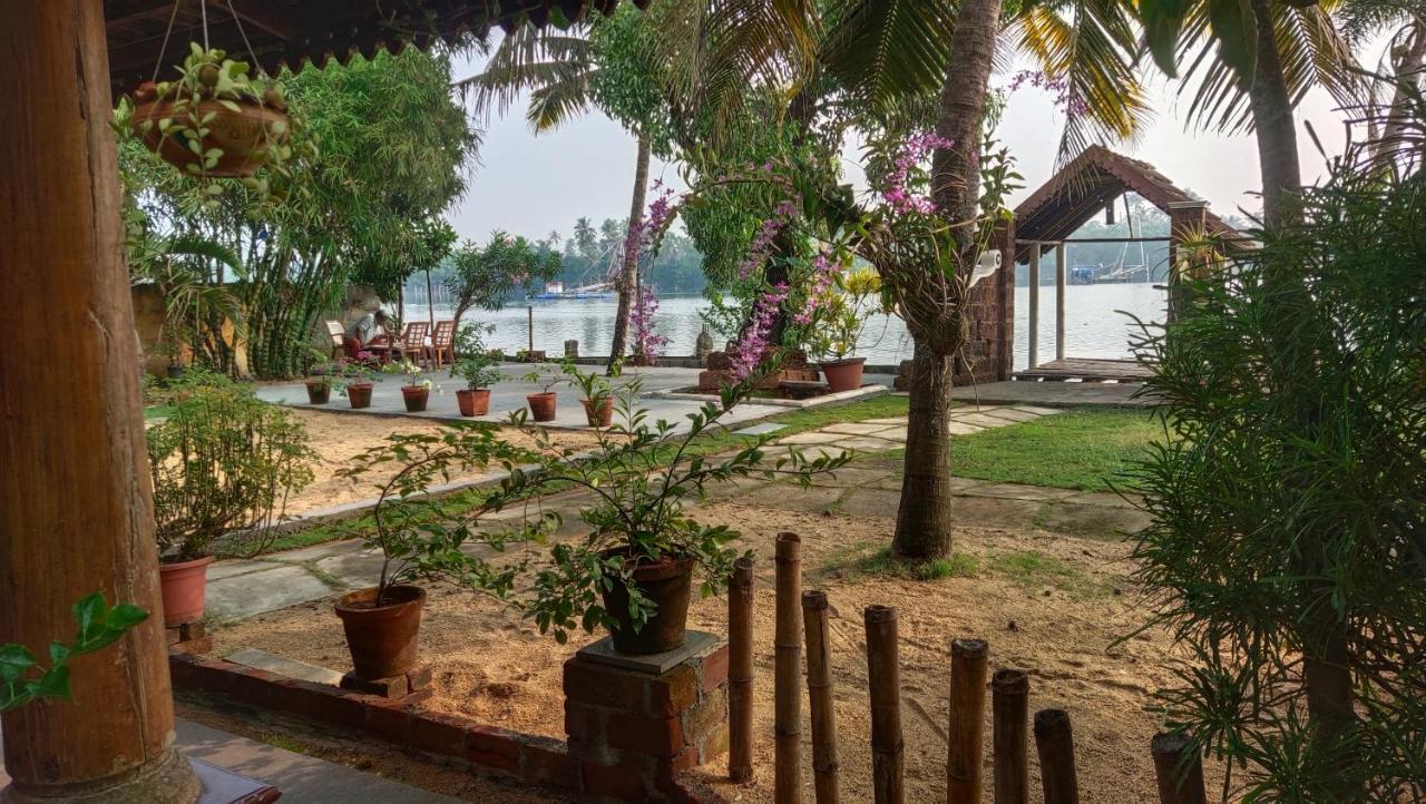 Ambadi'S Villa -Lake View Resort Pallipuram Exterior foto