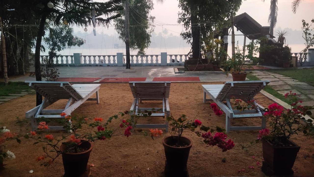 Ambadi'S Villa -Lake View Resort Pallipuram Exterior foto