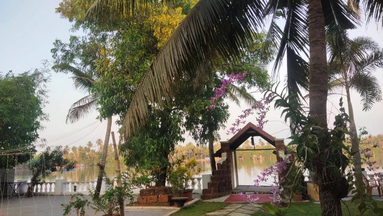 Ambadi'S Villa -Lake View Resort Pallipuram Exterior foto