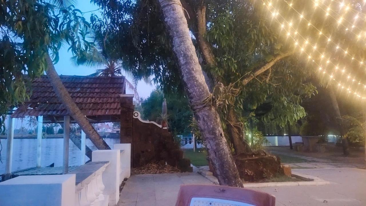Ambadi'S Villa -Lake View Resort Pallipuram Exterior foto