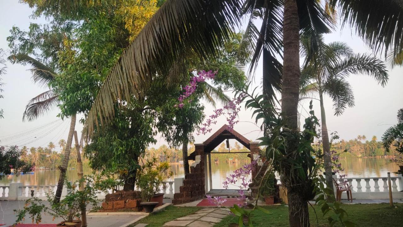 Ambadi'S Villa -Lake View Resort Pallipuram Exterior foto